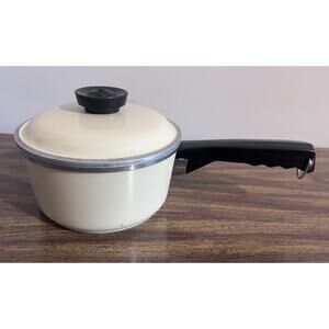 Vintage Club Cookware 1.5 QT Cast Aluminum Saucepan Pot Cream Ivory NICE
